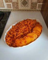 ماکارونی با تهدیگ سیب زمینی
