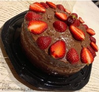 کیک _شکلاتی _با _کرم_ مخصوص