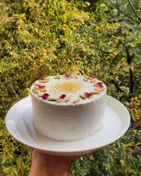 کیک گل و پسته با فیلینگ پسته ی