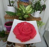 ژله توت فرنگی و شیر