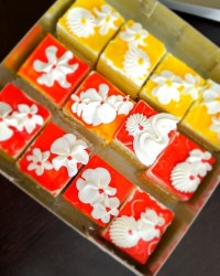 شیرینی تر برشی