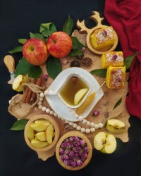 کیک شربتی به دمنوش سیب و دارچین