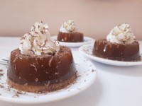 ژله قهوه با خامه قنادی