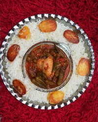 چلو خورشت بامیه با مرغ.