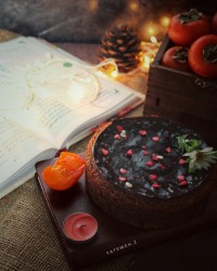 کیک خرمالو با سس خرمالو