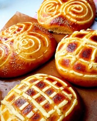 نان شیرمال با تزیین کرمفیل