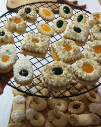 شیرینی ورق بزن عزیزم