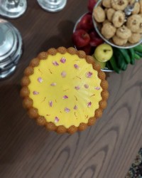 کیک وانیلی با گاناش زعفرونی