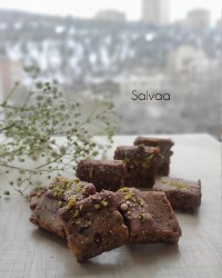 اسنک موز و خرما