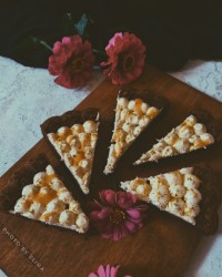 کیک شکلاتی با خامه کاراملی