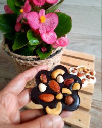 شکلات آجیلی