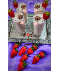 اسموتی موز وتوت فرنگی