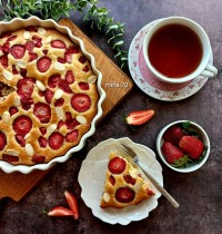کیک توت فرنگی و بادام
