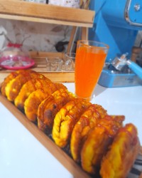 پیراشکی سوسیس و قارچ