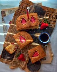 کیک توت فرنگی تازه