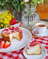 پای توت فرنگی با کرم پنیری