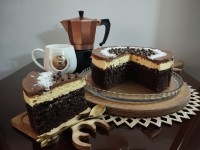 کیک کافی شاپی با فیلینگ موس شکلات