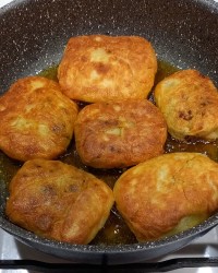 پیراشکی گوشت و سیب زمینی ورق زدنی