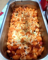 جای همه دوستان عزیزم سبز پیتزا ماکارونی ناهار امروز ما