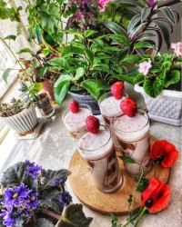 اسموتی موز وتوت فرنگی