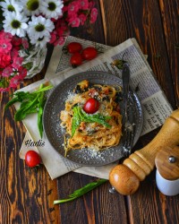 پاستا اسفناج و گوجه گیلاسی