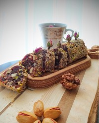 رول خرما آجیلی