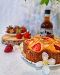 کیک توت فرنگی