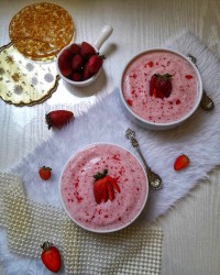 دسر توتفرنگی و موز