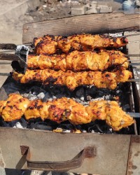 جوجه کباب طعم دار شده با سبزیجات