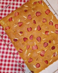 کیک توت فرنگی جذاب من