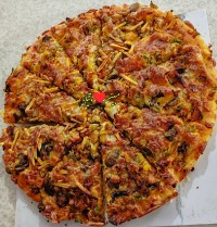 پیتزا مرغ و قارچ (کاری)