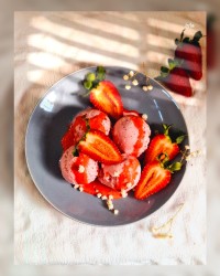 بستنی توت فرنگی با ثعلب