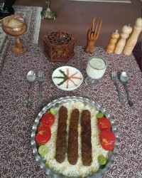 چلو کباب کوبیده زعفرانی.