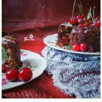 کیک آلبالو شکلاتی