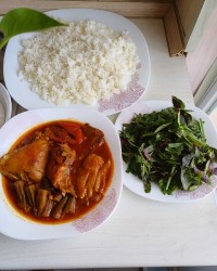 خورشت بامیه وبادمجون با مرغ