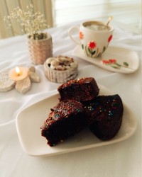 کیک شیره خرما با ۴ قلم مواد