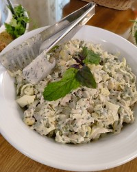 سالاد مرغ و چای عربی