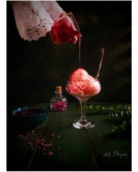 یخ در اعماق تاریکی