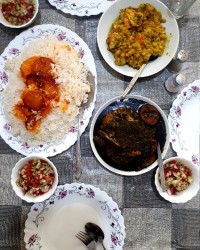بفرمایید ناهار باقالی قاتق و خورشت تابیران تقدیم به نگاه زیبای شما