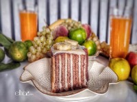 کیک یخچالی با سس موزی