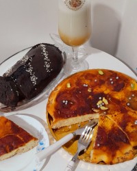 کیک سیب ودارچین وکیک خیس شکلاتی