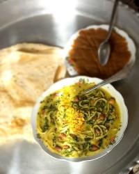 آش رشته تو هوای سرد پاییزی