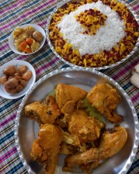 زرشک پلو با مرغ زعفرونی