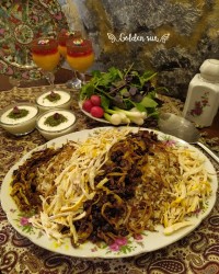 رشته پلو با مرغ ریش شده