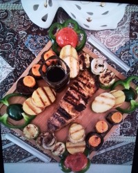 ماهی سالمون گریل شده با سبزیجات بدون روغن