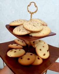 کلوچه کنجدی وکشمشی