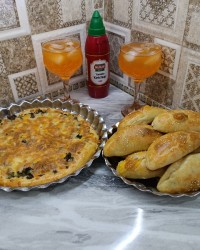 پیراشکی و پیتزا با گوشت چرخکرده