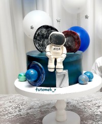 کیک تولد فضانورد