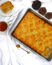 کیک گردویی کرمدار