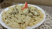 پاستا با سس گوشت و قارچ